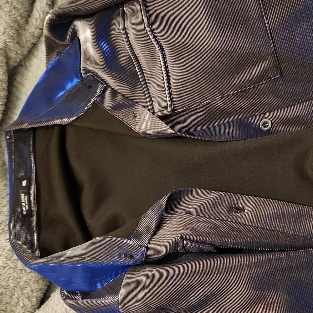 Duo color button top